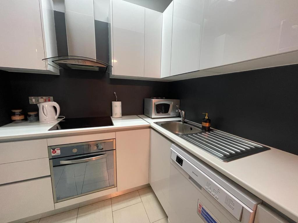 Amazing 2-Bedroom Apartment With Pool!! Лимасол Экстерьер фото