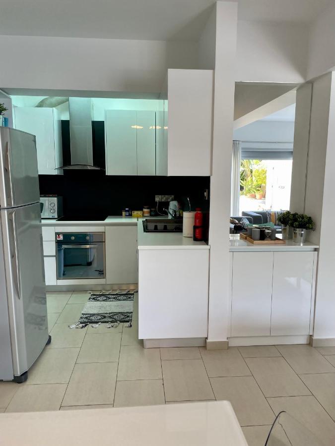 Amazing 2-Bedroom Apartment With Pool!! Лимасол Экстерьер фото